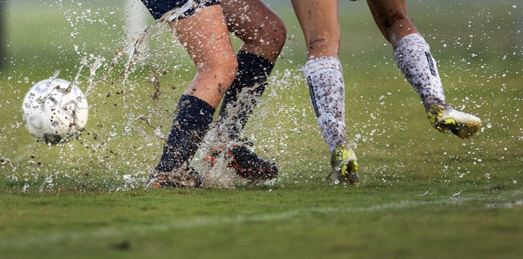 รองเท้าฟุตบอลพื้นเปียกนุ่ม
